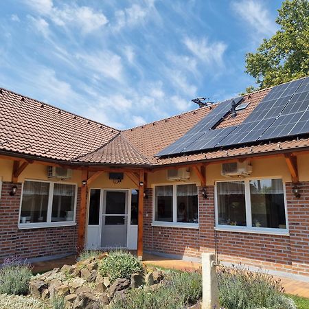 Holiday Apartmanhaz Gyula Exterior photo