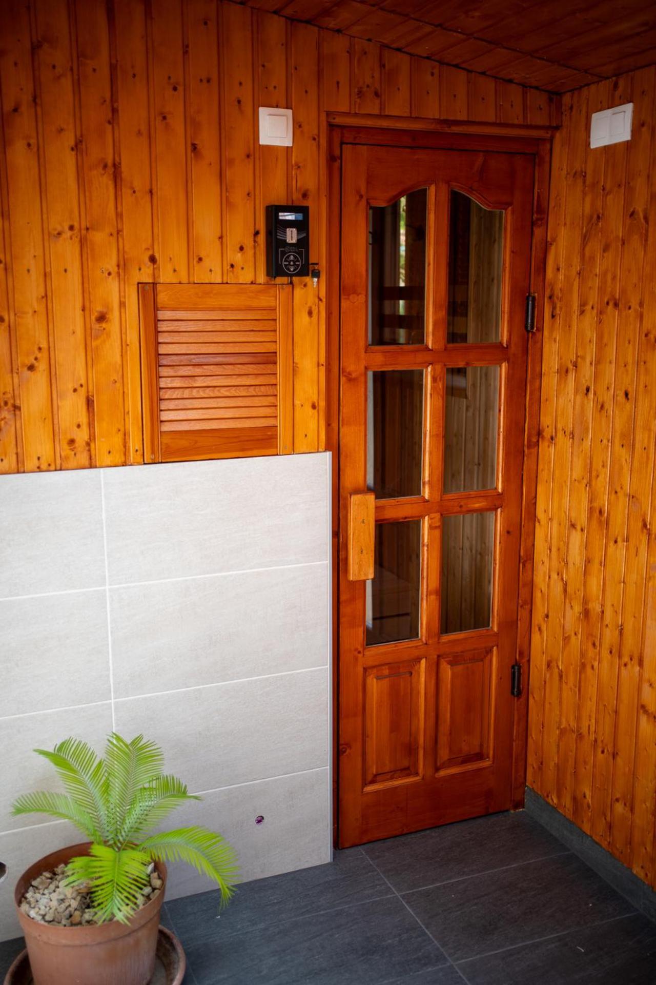 Holiday Apartmanhaz Gyula Exterior photo