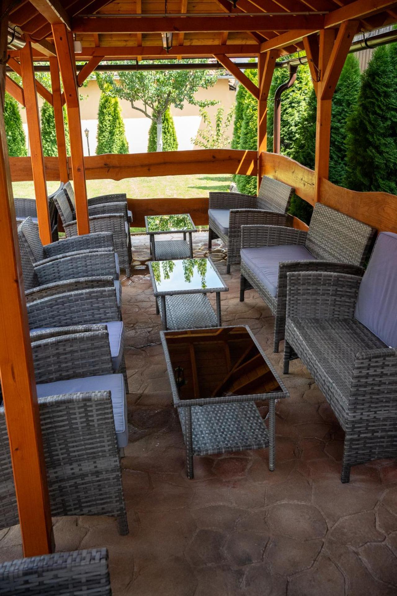 Holiday Apartmanhaz Gyula Exterior photo
